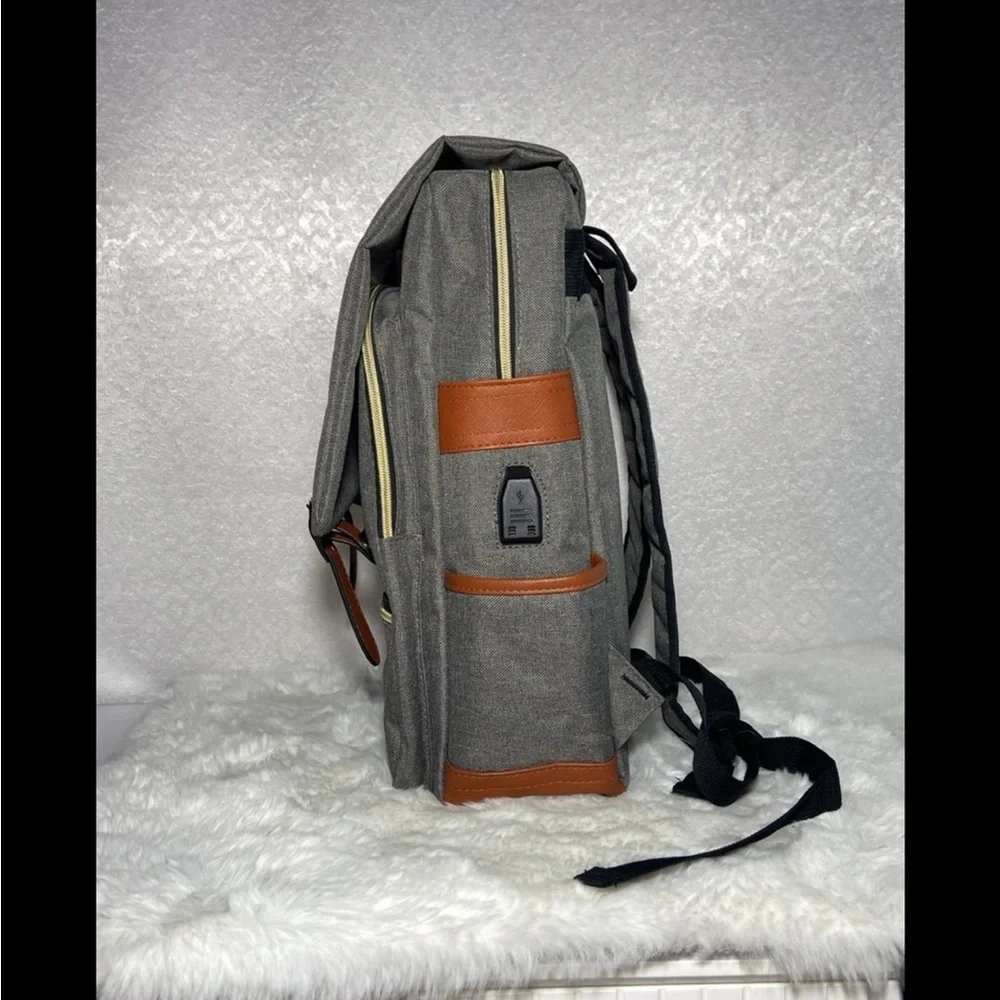 Mencio TRENDS Laptop Gray Backpack With USB Charging Connector